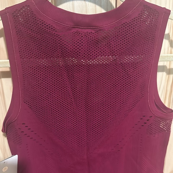 NWT Athleta Oxygen Tank Size S Mulberry - Picture 5 of 10